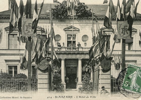 Photographie de la façade de l'ancien hôtel de ville de Saint-Nazaire construit en 1855.