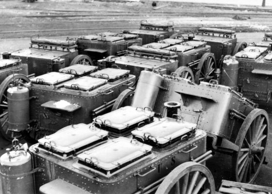 Cuisines roulantes fabriquées aux États-Unis et débarquées par les Américains à Saint-Nazaire pour le front pendant la Première Guerre mondiale.