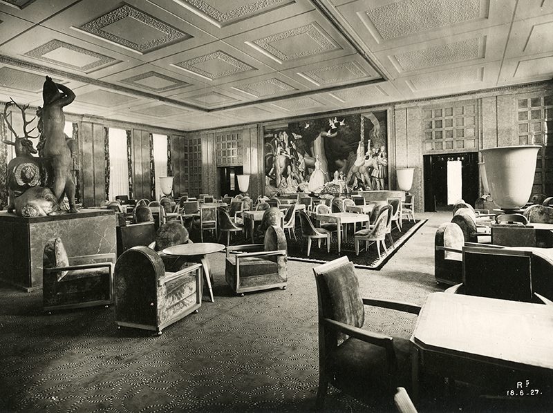 Vue du salon de thé première classe du paquebot Ile-de-France.