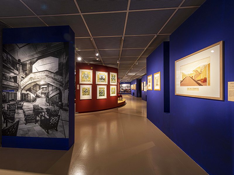 Vue de plusieurs esquisses de décors dans l'exposition "L’Art déco, un art de vivre : le paquebot Ile-de-France" au musée des Années 30 de Boulogne-Billancourt.