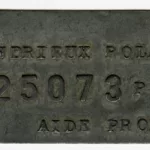 Plaque métallique au nom de Roland Andrieux et portant le numéro 25073.