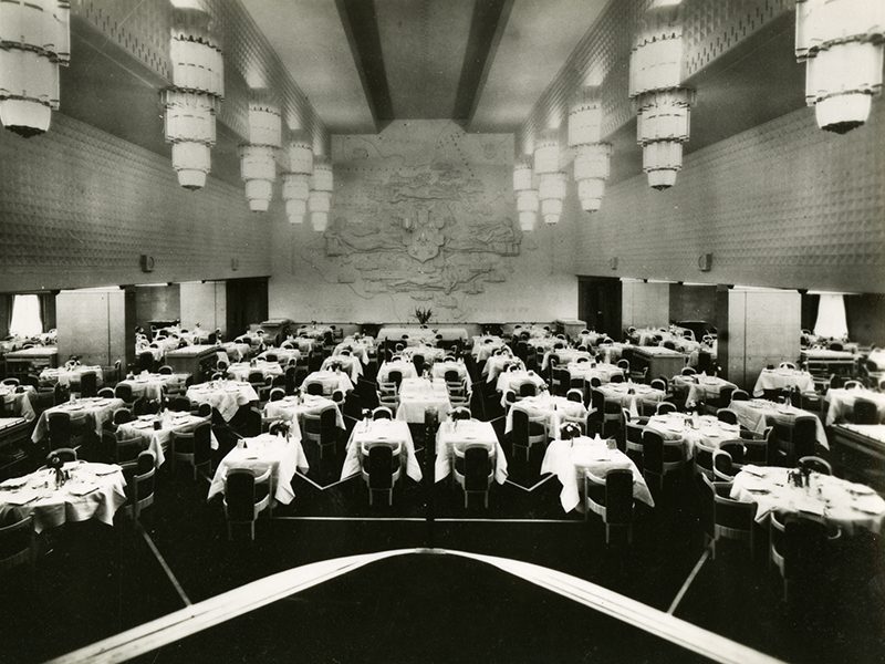 Salle à manger première classe du paquebot Ile-de-France (1949).