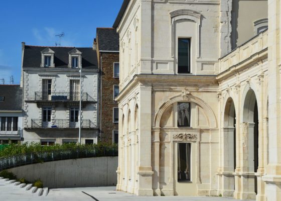 Photographe : Saint-Nazaire Agglomération Tourisme Façade en pierre taillée de l'ancienne gare.
