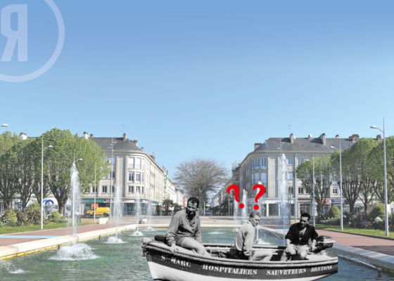 Création graphique : Maelwenn Leduc. (couleur) Photographe : Martin Launay – Ville de Saint-Nazaire. (noir et blanc) Photographe : Labo-Betalen. Collection Saint-Nazaire Agglomération Tourisme – Écomusée. Fonds François Blancho Affiche des Journées Européennes du Patrimoine à Saint-Nazaire représentant trois sauveteurs dans une barque au milieu du bassin de la place de l'hôtel de ville.