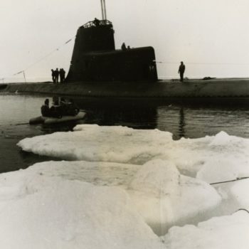 Photographie d'un sous-marin de la série Narval, dans l’Arctique.