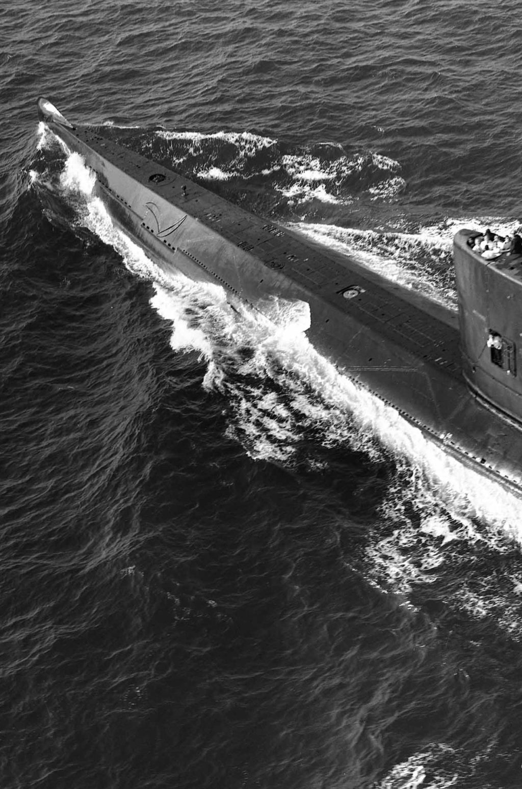 Photographie en noir et blanc du sous-marin Espadon en mer