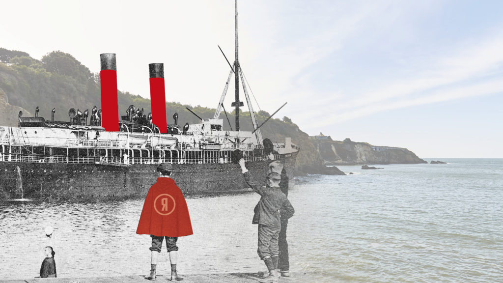 Montage d'une photographie ancienne représentant des enfants disant aurevoir à un paquebot et d'une photographie récente montrant la côte nazairienne.