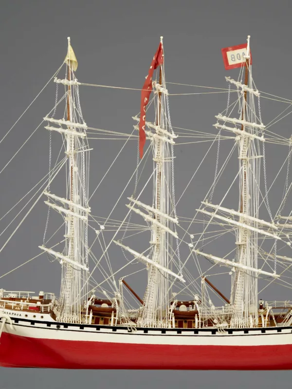 Maquettiste : Henri Jouin. Collection Saint-Nazaire Agglomération Tourisme – Écomusée. Cliché Jean-Claude Lemée. Maquette du quatre-mâts cap-hornier Tarapacá
