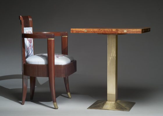 Fauteuil et table provenant de la salle à manger première classe du paquebot Normandie (1935)