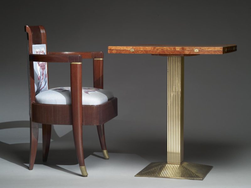 Fauteuil et table provenant de la salle à manger première classe du paquebot Normandie (1935)