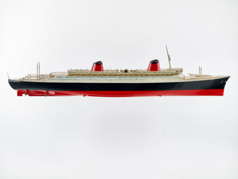 Maquettiste inconnu (Atelier du bassin d’essai des carènes). Collection Saint-Nazaire Agglomération Tourisme – Écomusée. Cliché : Jean-Claude Lemée Maquette du paquebot France pour le bassin d'essais de carène.