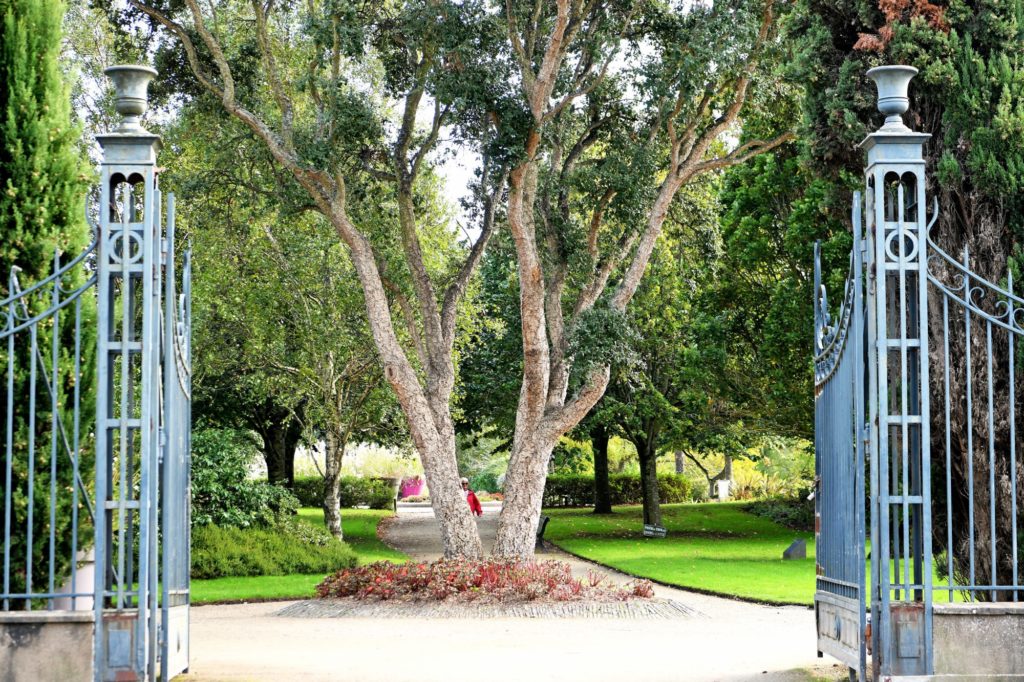 Portail d'entrée du jardin des plantes de Saint-Nazaire.