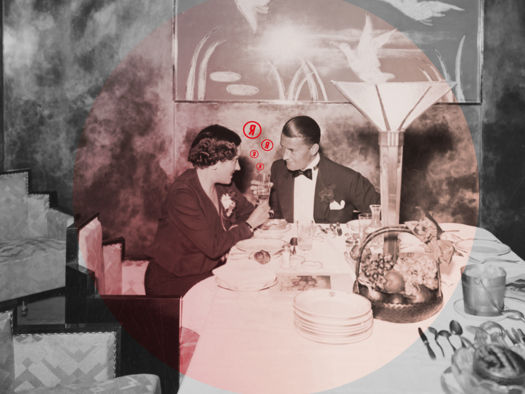 Personnalités dans la salle à manger de l'appartement de grand luxe du paquebot Ile-de-France (1927)
