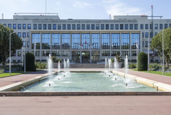 Façade de l'hôtel de ville de Saint-Nazaire.