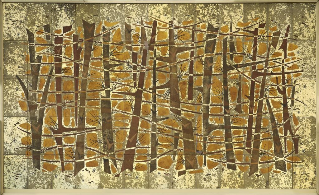 Œuvre décorative semi-abstraite en verre églomisé représentant des arbres sur un fond doré pour l'appartement de grand luxe Normandie du paquebot France (1962)