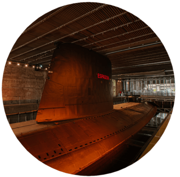 Vue du sous-marin Espadon dans l'écluse fortifiée