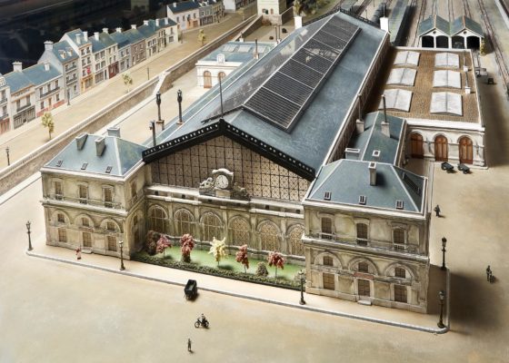 Maquette d'exposition représentant la façade de l'ancienne gare de Saint-Nazaire.