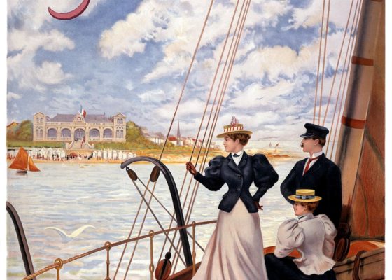 Illustrateur : Véelle. Imprimeur : Imprimerie Courmont Frères. Collection Saint-Nazaire Agglomération Tourisme - Écomusée. Cliché Dominique Macel. Des passagers se tiennent sur le pont d'un voilier et regardent le bord de mer de Saint-Nazaire, où se dressent le casino et des cabines de plage.