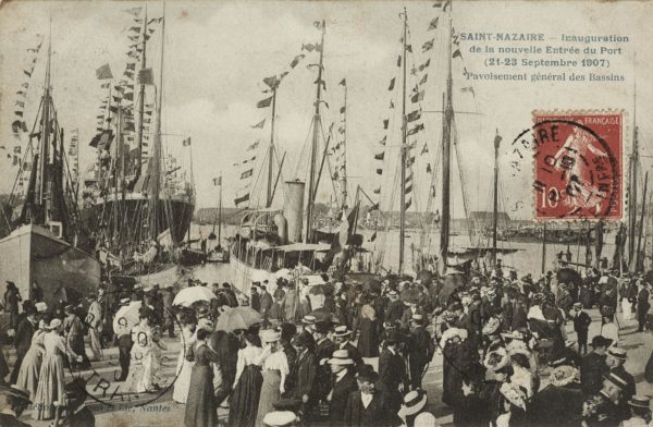 Pavoisement général des bassins pour l'inauguration de l'entrée sud du port de Saint-Nazaire du 21 au 23 septembre 1907.