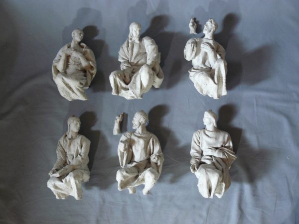 Six statuettes de la collection de la Ville de Saint-Nazaire.
