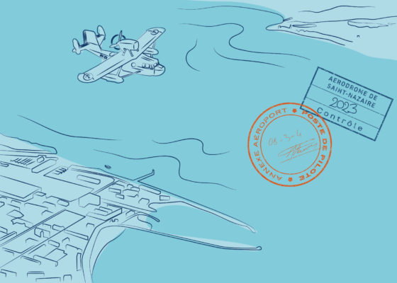 Une illustration représente un avion survolant Saint-Nazaire et l'estuaire de la Loire.