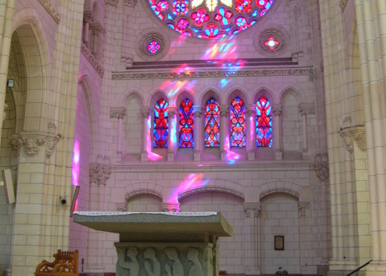 Intérieur de l'église Saint-Nazaire.
