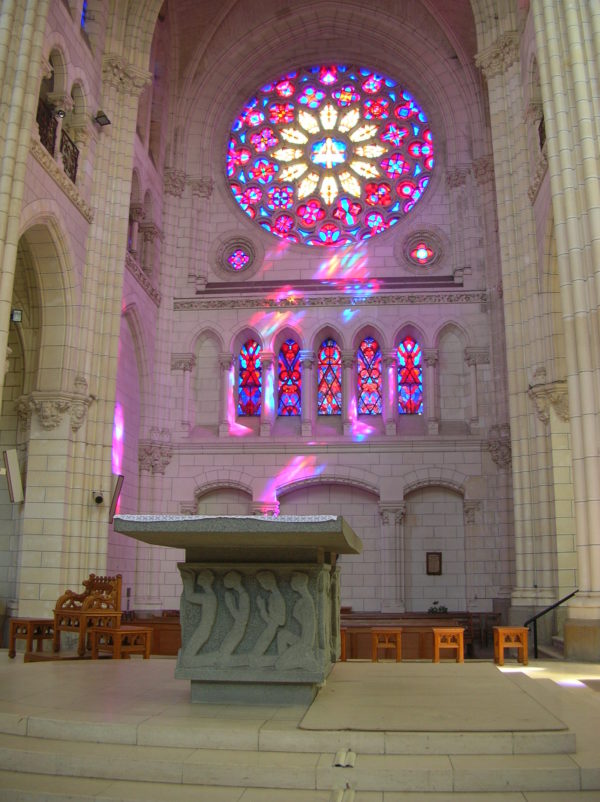 Intérieur de l'église Saint-Nazaire.