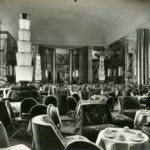 Cet espace monumental, richement décoré, occupe un volume de 700 mètres carré pour 9,50 mètres de haut. Les quatre coins de la pièce sont ornés d’une œuvre du maître-verrier Jacques-Charles Champigneulle, d’après des dessins de Jean Dupas. Ces panneaux en verre églomisé, nommés "L’Enlèvement d’Europe", "La Naissance d’Aphrodite", "Le Char de Thétis" et "Le Char de Poséidon", évoquent les mythes grecs liés à la mer. Le mobilier du grand salon est réalisé par Jean-Maurice Rothschild. Les quatre grandes colonnes lumineuses en verre, création d’Auguste Labouret, encadrent la piste de dance.