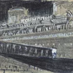Dessin au pastel noir, réalisé par Auguste Labouret, représentant le paquebot Normandie (1935) dans une ambiance nocturne. L'artiste souligne avec des rehauts blancs les lumières et les parties éclairées du navire. Au centre, entre deux cheminées se détache le nom illuminé du navire. Au premier plan, la passerelle d'embarquement fait le lien entre la terre et les ponts inférieurs du navire.