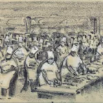 Dessin au pastel noir, réalisé par Auguste Labouret, représentant de nombreux cuisiniers du paquebot Normandie (1935). Reconnaissables à leurs toques et leurs habits blancs, soulignés par des rehauts de gouache, ils sont affairés autour de grandes tables de cuisine.