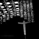 Photographie noir et blanc de l'intérieur de l'église Sainte-Anne.