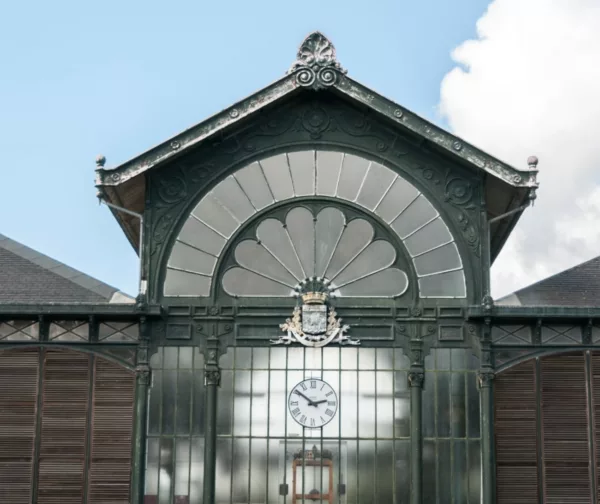Photographie de la devanture des halles de Méan-Penhoët