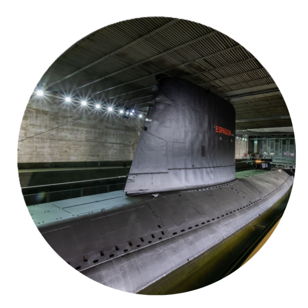 Détail d'une photographie du sous-marin Espadon dans l'écluse fortifiée de Saint-Nazaire