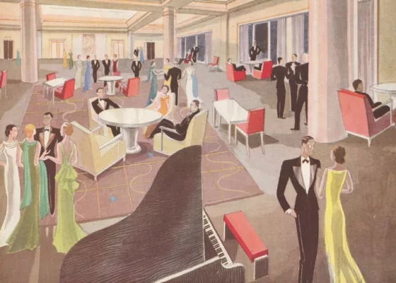 Représentation du grand salon de deuxième classe du paquebot Normandie (1935). De nombreux passagers en tenue de soirée discutent, s'asseyent autour de tables basses ou s'apprêtent à danser. Au premier plan, un piano à queue noir et son banc rouge.